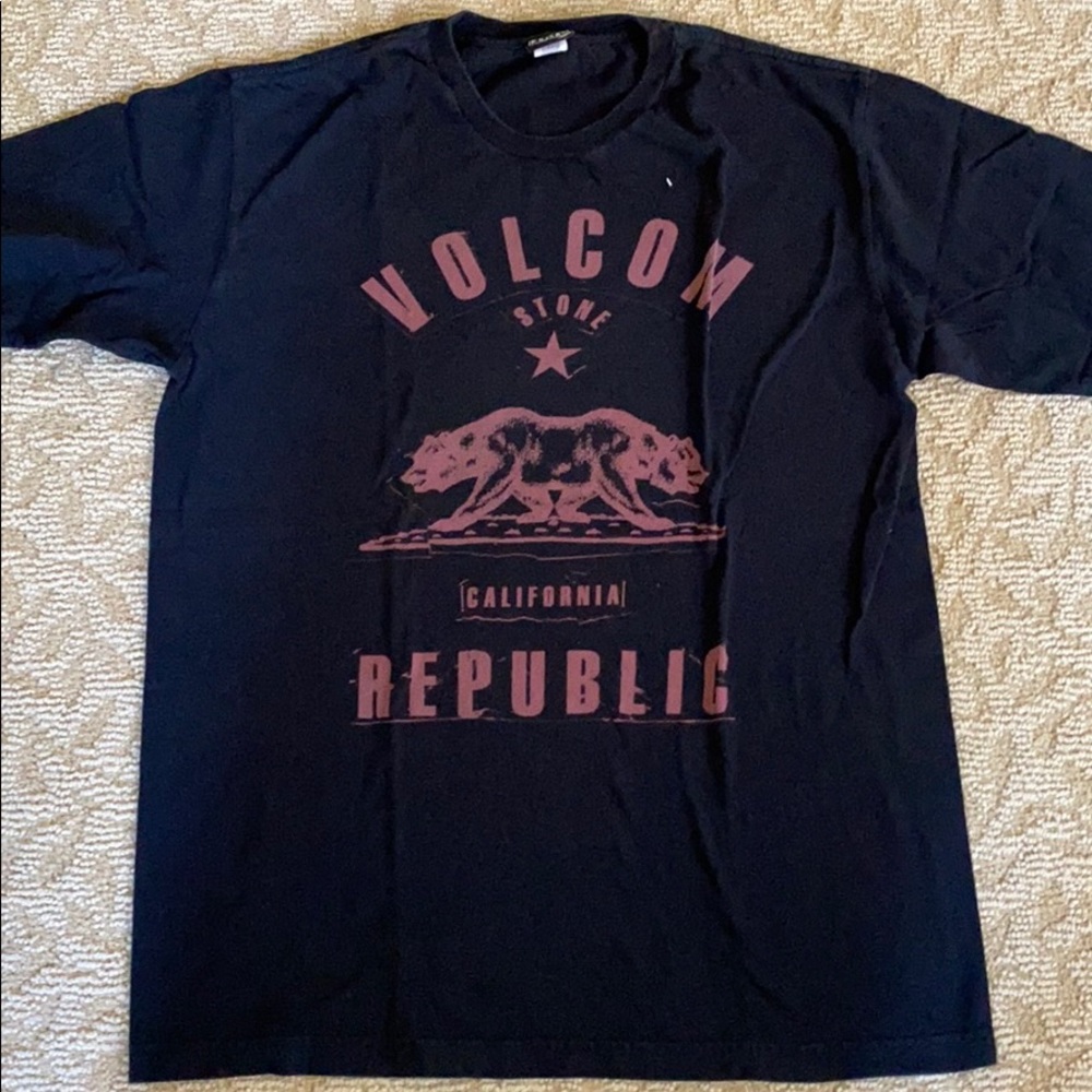 Volcom black tshirt. Size L
